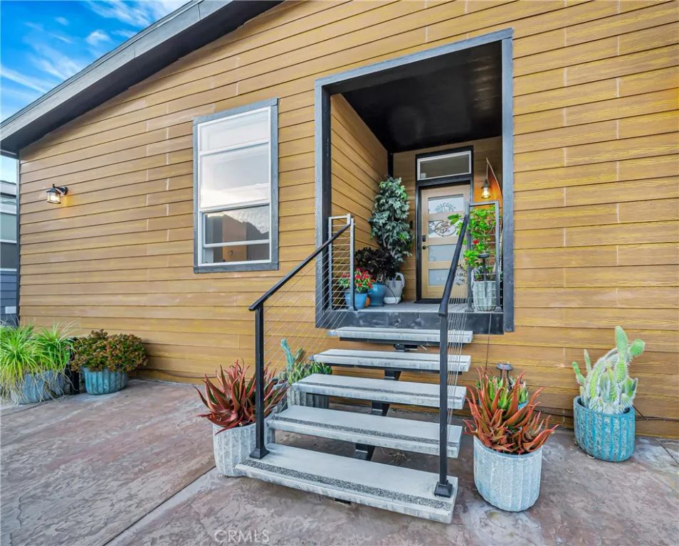 Image 3 of property listing at 30473 Mulholland 196, Agoura Hills, CA 91301