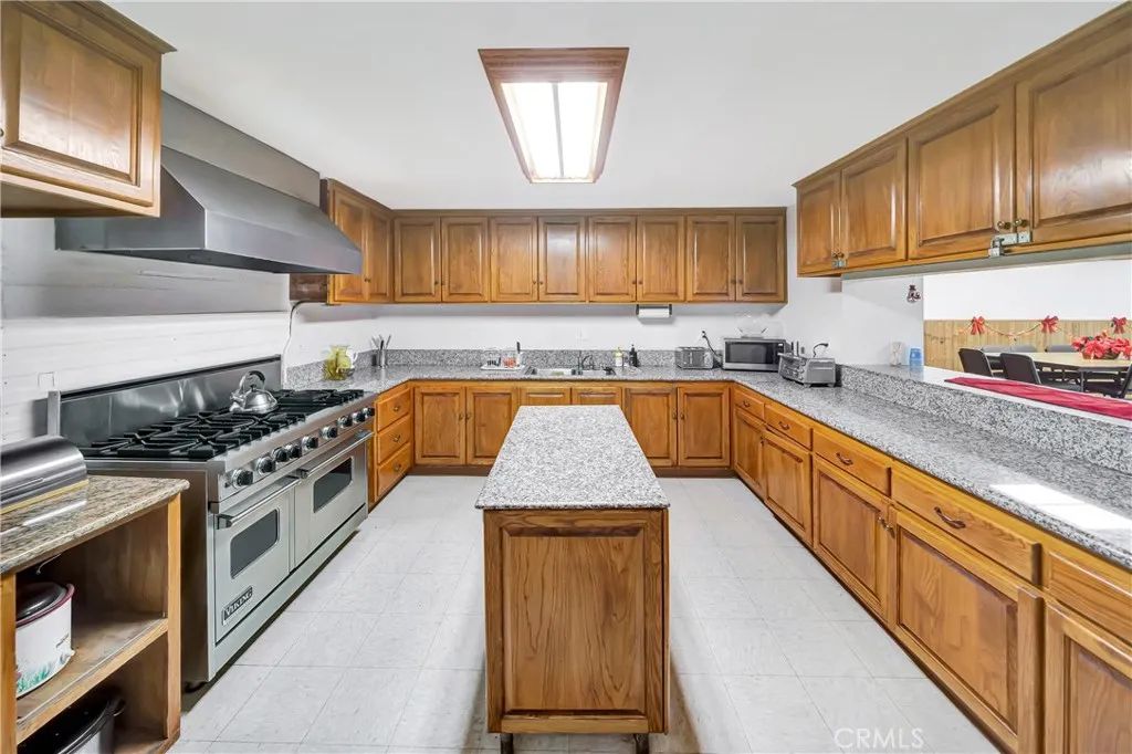 Image 33 of property listing at 30473 Mulholland 196, Agoura Hills, CA 91301