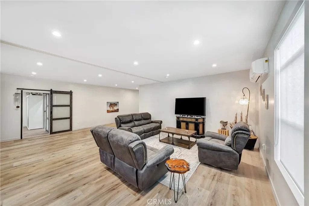 Image 6 of property listing at 30473 Mulholland 196, Agoura Hills, CA 91301