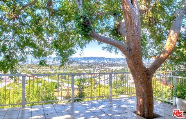 4219 Don Alegre Place, Los Angeles, CA 90008