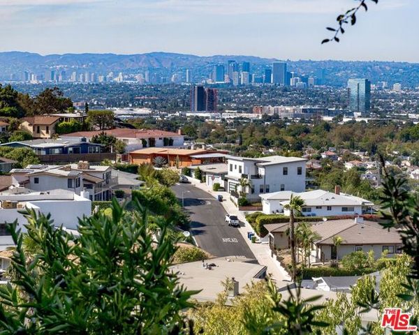 4219 Don Alegre Place, Los Angeles, CA 90008