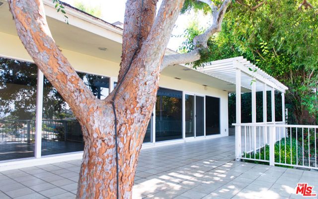 4219 Don Alegre Place, Los Angeles, CA 90008