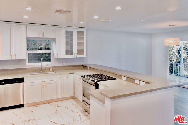 4219 Don Alegre Place, Los Angeles, CA 90008