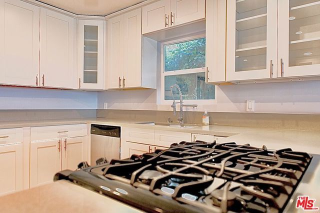 4219 Don Alegre Place, Los Angeles, CA 90008