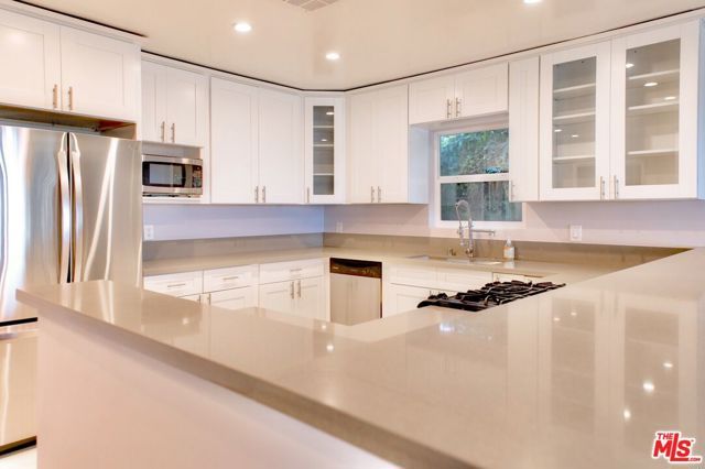 4219 Don Alegre Place, Los Angeles, CA 90008