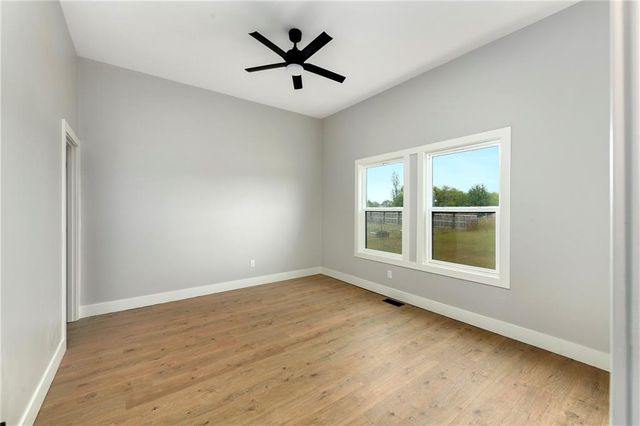 149 S Linn Valley Drive, Linn Valley, KS 66040