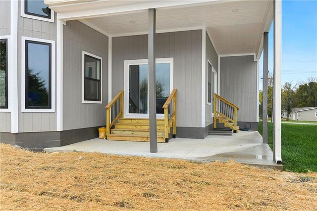 149 S Linn Valley Drive, Linn Valley, KS 66040