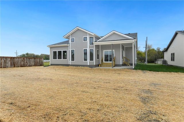 149 S Linn Valley Drive, Linn Valley, KS 66040