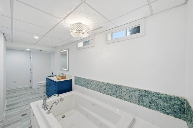 1515 Highview Drive, Des Moines, IA 50315