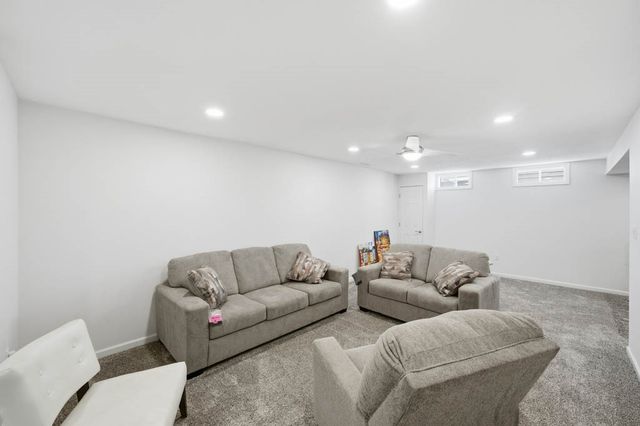 1515 Highview Drive, Des Moines, IA 50315