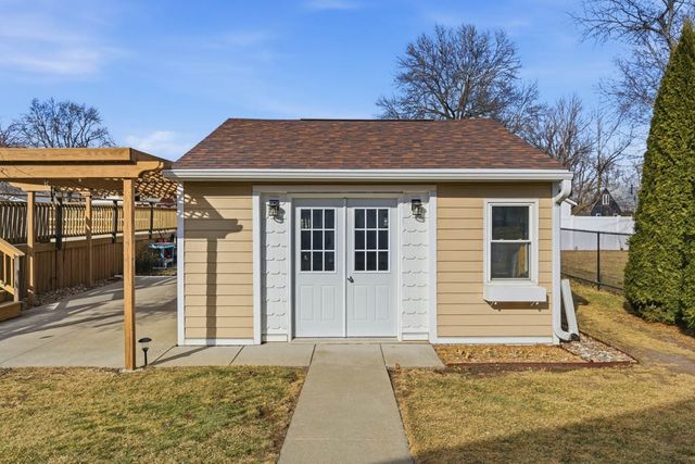 1515 Highview Drive, Des Moines, IA 50315