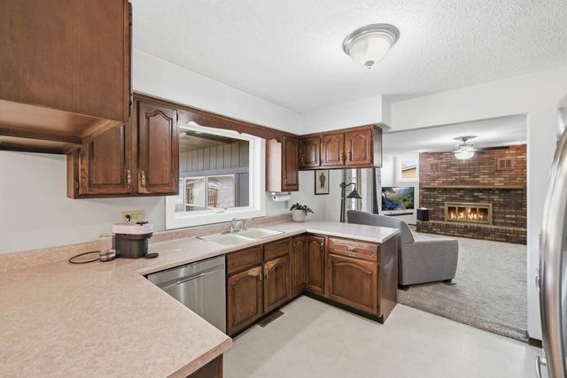 1515 Highview Drive, Des Moines, IA 50315