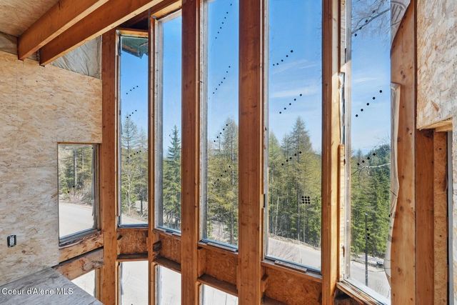 45 Parallel Run Rd, Sandpoint, ID 83864