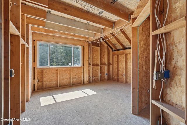 45 Parallel Run Rd, Sandpoint, ID 83864