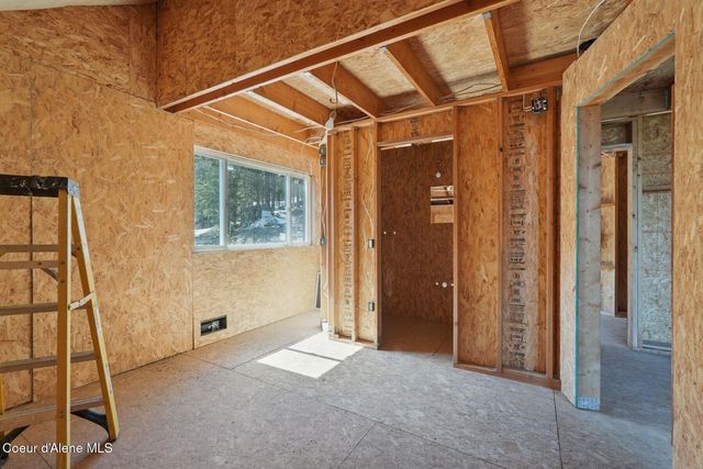 45 Parallel Run Rd, Sandpoint, ID 83864