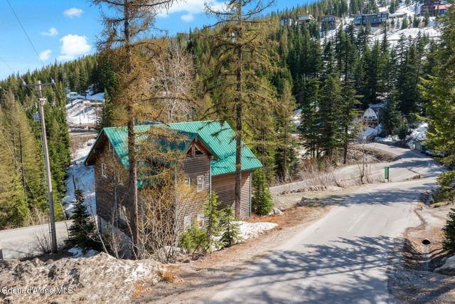 45 Parallel Run Rd, Sandpoint, ID 83864