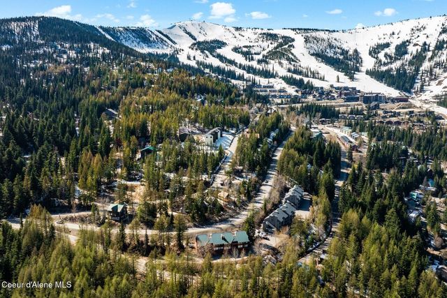 45 Parallel Run Rd, Sandpoint, ID 83864