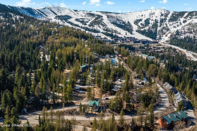 45 Parallel Run Rd, Sandpoint, ID 83864