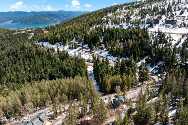 45 Parallel Run Rd, Sandpoint, ID 83864