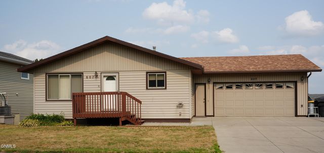 607 33rd Street, Bismarck, ND 58501 property photo
