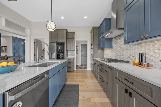 1352 Ava Cir, Iowa City, IA 52246