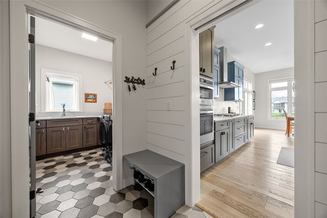 1352 Ava Cir, Iowa City, IA 52246
