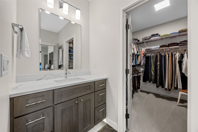 1352 Ava Cir, Iowa City, IA 52246