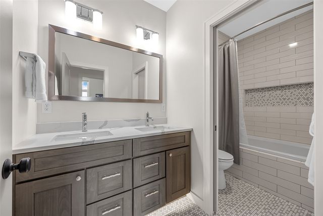 1352 Ava Cir, Iowa City, IA 52246