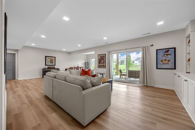 1352 Ava Cir, Iowa City, IA 52246