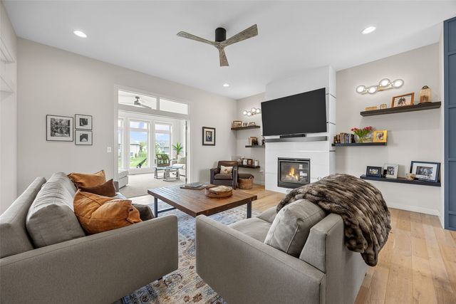 1352 Ava Cir, Iowa City, IA 52246