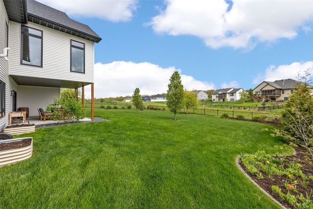 1352 Ava Cir, Iowa City, IA 52246