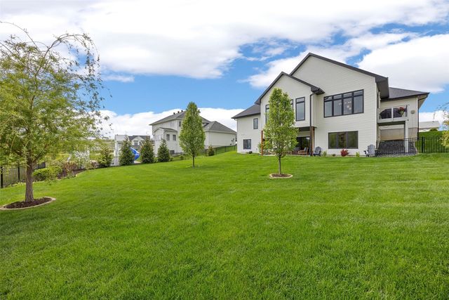 1352 Ava Cir, Iowa City, IA 52246