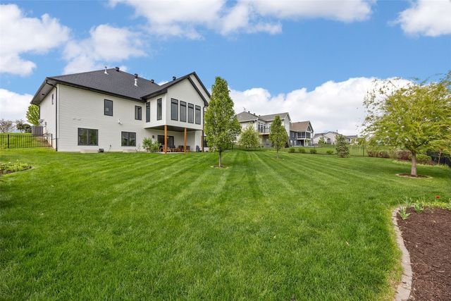 1352 Ava Cir, Iowa City, IA 52246