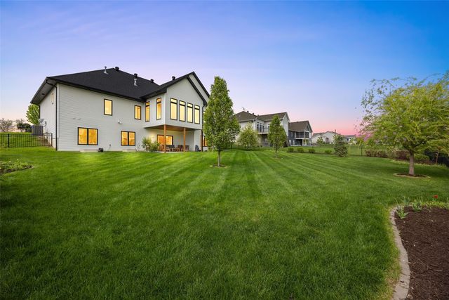 1352 Ava Cir, Iowa City, IA 52246
