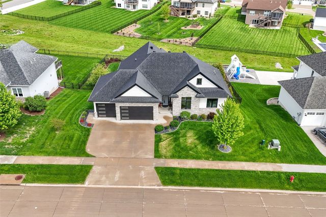 1352 Ava Cir, Iowa City, IA 52246
