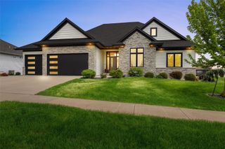 1352 Ava Cir, Iowa City, IA 52246