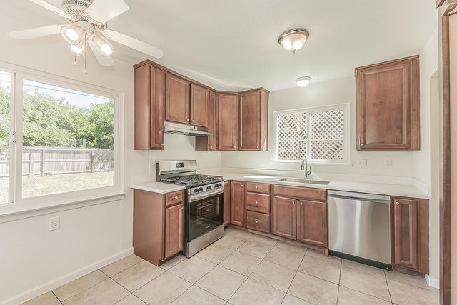 208 W Hampton Way, Fresno, CA 93705