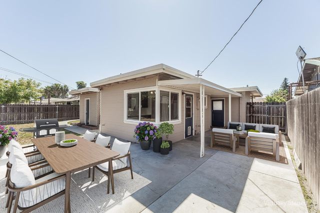 208 W Hampton Way, Fresno, CA 93705