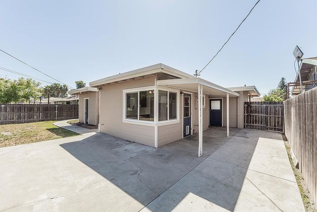 208 W Hampton Way, Fresno, CA 93705