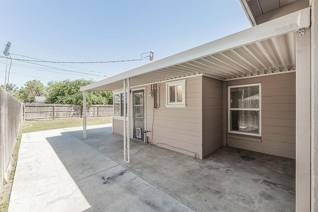 208 W Hampton Way, Fresno, CA 93705