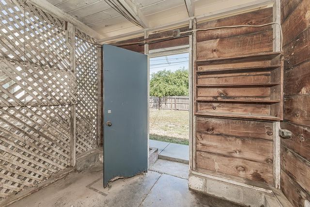 208 W Hampton Way, Fresno, CA 93705