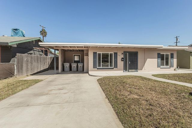 208 W Hampton Way, Fresno, CA 93705