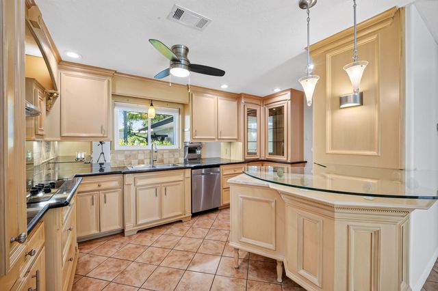 23 Winged Foot Drive, Conroe, TX 77304