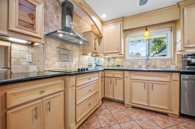 23 Winged Foot Drive, Conroe, TX 77304
