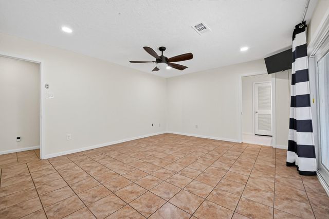 23 Winged Foot Drive, Conroe, TX 77304