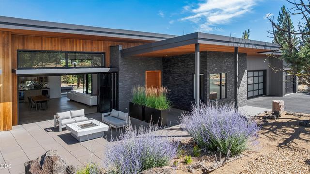 1489 NW Puccoon Court, Bend, OR 97703