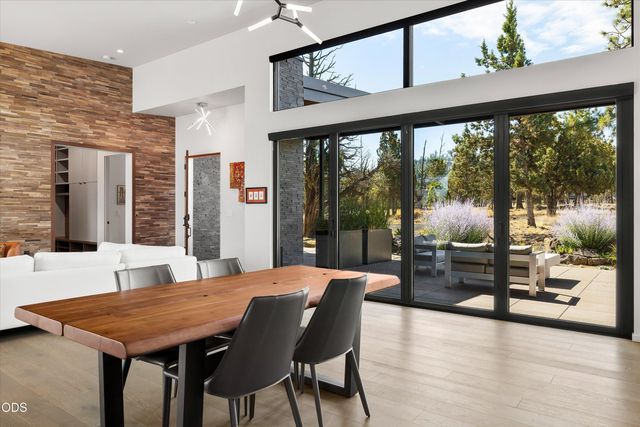 1489 NW Puccoon Court, Bend, OR 97703