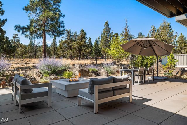 1489 NW Puccoon Court, Bend, OR 97703