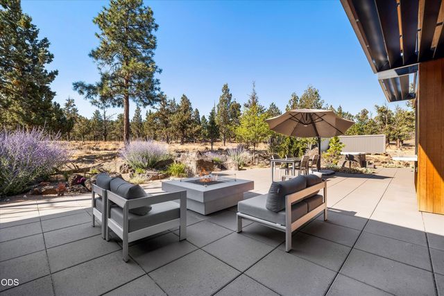 1489 NW Puccoon Court, Bend, OR 97703