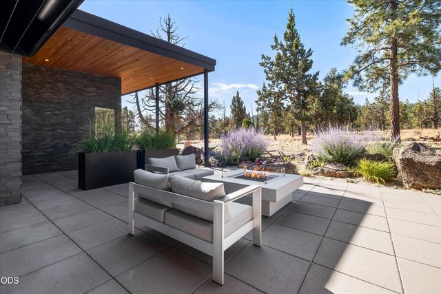 1489 NW Puccoon Court, Bend, OR 97703